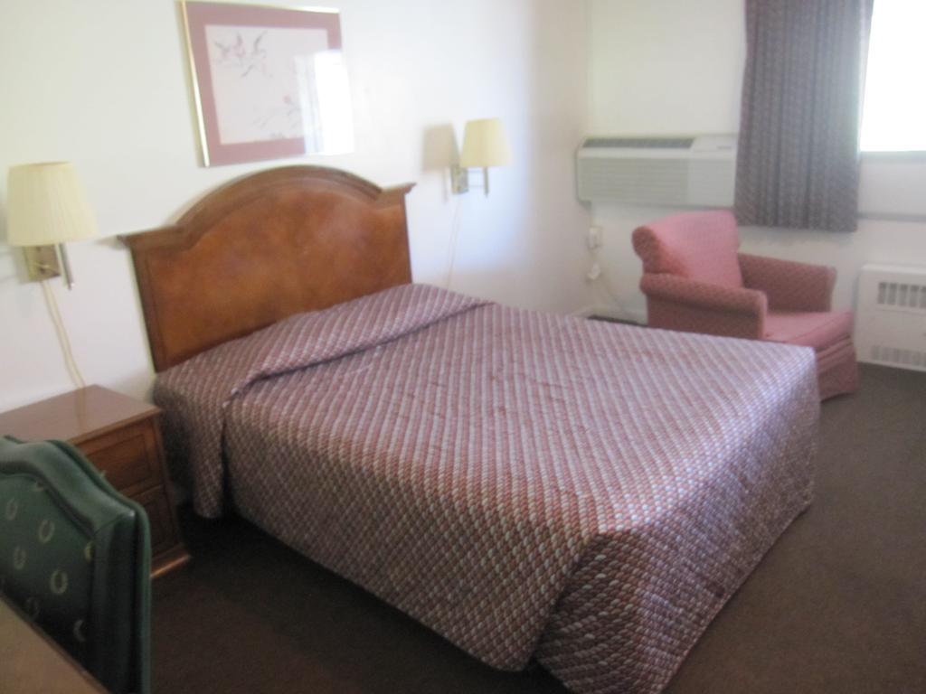 Vista Heights Inn Henrietta Phòng bức ảnh